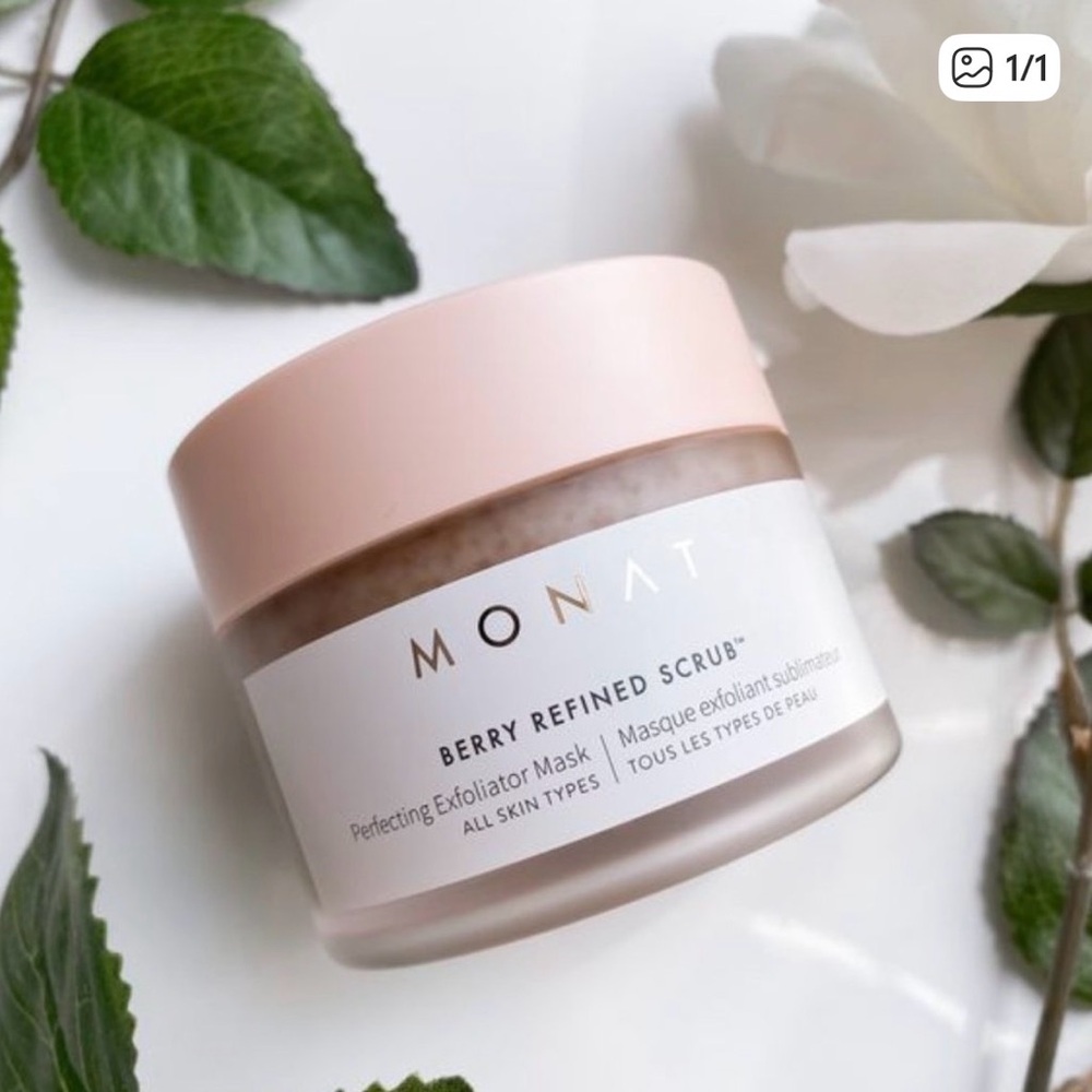 Monat Berry Refined Scrub